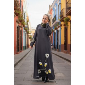 Μακρύ Φόρεμα, με λαιμό σε χρώμα κυπαρισσί, μακρύ μανίκι, βαμβάκι95% ελαστάν, μήκος 135εκ., με σχέδιο λουλουδάκια (διατίθεται κατόπιν επιλογή χωρίς λαιμό)