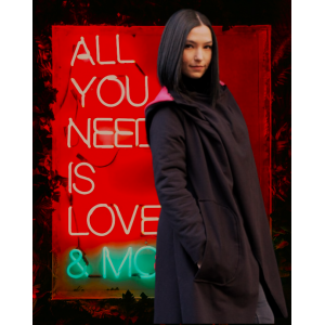 Ασύμμετρο Πανωφόρι Midi, μαύρο, σε στυλ κάπας με μανίκι, Χειροποίητο με αγάπη, Άνετο ζεστό, Φούτερ με χνούδι, με πλαϊνές τσέπες, ΧΩΡΙΣ φερμουάρ, σχέδιο Κόκκινη Καρδιά 