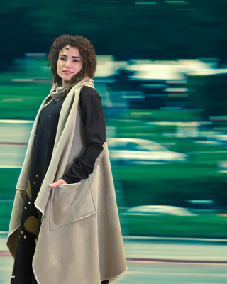 Αμάνικη Ζακέτα σε χρώμα φυστικί .Άνετο ζεστό, Φούτερ με χνούδι, Βαμβάκι95% ελαστάν 5%, πλαϊνές τσέπες, σχέδιο  "Φυλλαράκια Υπέροχα" 