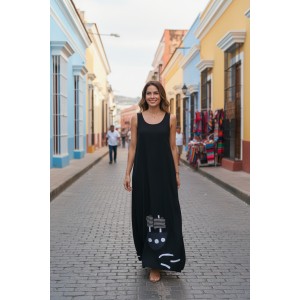 Φόρεμα μακρύ, μήκος από τον ώμο 135εκ., στρόγγυλη λαιμόκοψη, άνετο και δροσερό βαμβάκι 100%, αμάνικο, με σχέδιο τζιν καραβάκι με ριγέ πανιά 