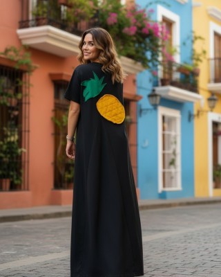 Φόρεμα μακρύ, μήκος από τον ώμο 135εκ., με ουρά στο ίδιο χρώμα του φορέματος, άνετο και δροσερό βαμβάκι 100%, Κοντό μανίκι με σχέδιο ανανά 