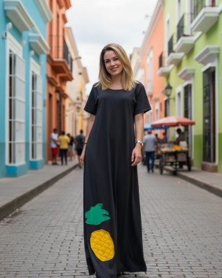 Φόρεμα μακρύ, μήκος από τον ώμο 135εκ., με ουρά στο ίδιο χρώμα του φορέματος, άνετο και δροσερό βαμβάκι 100%, Κοντό μανίκι με σχέδιο ανανά 