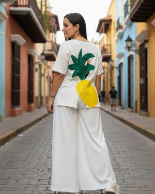 Mπλούζα  με κοντό μανίκι, χαμόγελο λαιμόκοψη, ύφασμα μπλούζας βαμβάκι 100%, μήκος από ώμο 65εκ., άνοιγμα στην πλάτη, με σχέδιο τον ανανά, άνοιγμα στην πλάτη 