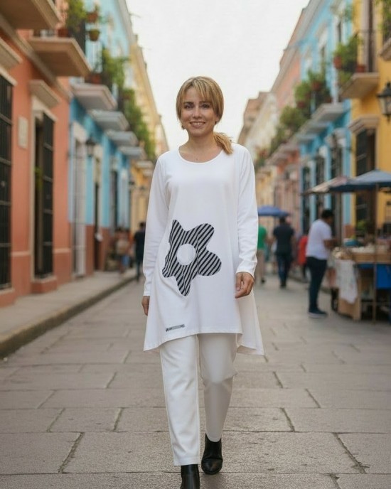 Mπλουζοφόρεμα Ασύμμετρο, λευκό με μακρύ μανίκι, με στρόγγυλη λαιμόκοψη Βαμβάκι 95% elastan 5%, μήκος 80εκ μπροστινό μέρος και πίσω μέρος 90εκ., με σχέδιο Με λουλούδι Ριγέ