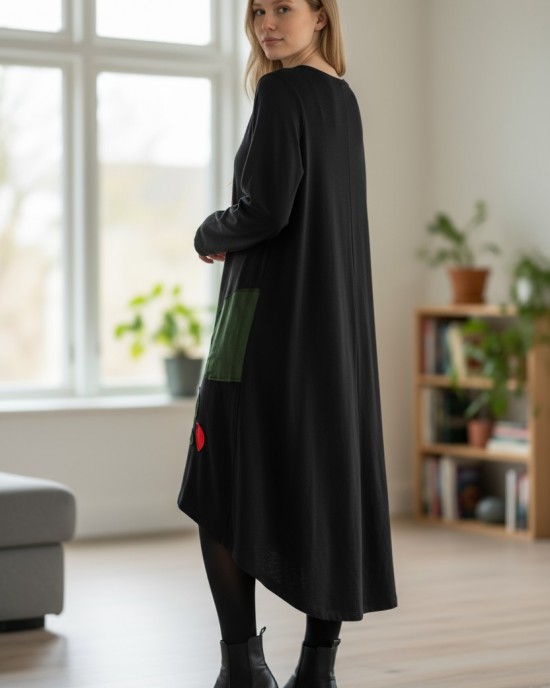 Μίντι Φόρεμα Μαύρο Ασύμμετρο, λαιμόκοψη στρογγυλή, μακρύ μανίκι, με πλαϊνές τσέπες,βαμβάκι95% ελαστάν , μήκος 110εκ μπροστά και 120εκ. το πίσω μέρος, με σχέδιο Φυλλαράκια Παντού 