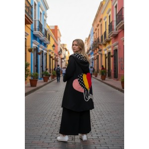 Ασύμμετρο Πανωφόρι Midi, μαύρο, σε στυλ κάπας με μανίκι, Χειροποίητο με αγάπη, με Κουκούλα Μαύρη και πουά εσωτερικά, Άνετο ζεστό, Φούτερ με χνούδι, με πλαϊνές τσέπες, ΧΩΡΙΣ φερμουάρ, σχέδιο Πολύχρωμα Μπαλόνια 