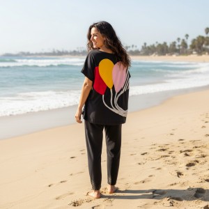 Mπλούζα  με κοντό μανίκι, χαμόγελο λαιμόκοψη, ύφασμα μπλούζας βαμβάκι 100%, μήκος από ώμο 65εκ., με σχέδιο  “Μπαλόνια παντού”