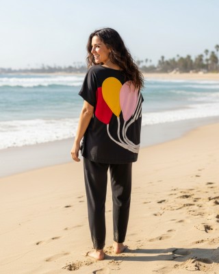 Mπλούζα  με κοντό μανίκι, χαμόγελο λαιμόκοψη, ύφασμα μπλούζας βαμβάκι 100%, μήκος από ώμο 65εκ., με σχέδιο  “Μπαλόνια παντού”