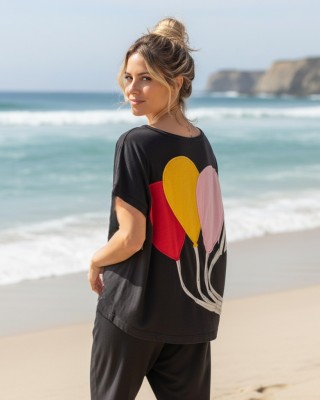 Mπλούζα  με κοντό μανίκι, χαμόγελο λαιμόκοψη, ύφασμα μπλούζας βαμβάκι 100%, μήκος από ώμο 65εκ., με σχέδιο  “Μπαλόνια παντού”