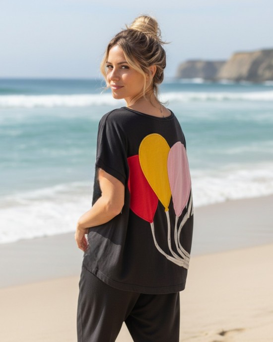 Mπλούζα  με κοντό μανίκι, χαμόγελο λαιμόκοψη, ύφασμα μπλούζας βαμβάκι 100%, μήκος από ώμο 65εκ., με σχέδιο  “Μπαλόνια παντού”