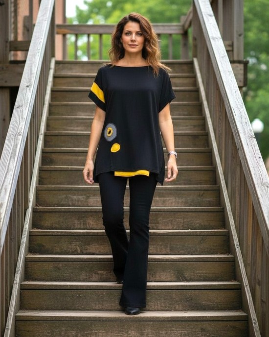 Mπλούζα  με κοντό μανίκι, χαμόγελο λαιμόκοψη, ύφασμα μπλούζας βαμβάκι 100%, μήκος από ώμο 65εκ., με σχέδιο Λουλούδι & Μέλισσα 