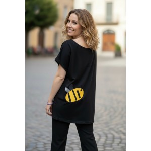 Mπλούζα  με κοντό μανίκι, χαμόγελο λαιμόκοψη, ύφασμα μπλούζας βαμβάκι 100%, μήκος από ώμο 65εκ., με σχέδιο Λουλούδι & Μέλισσα 