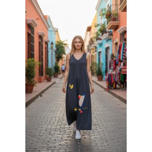 Φόρεμα μακρύ μαύρο ή μπλε σκούρο, μήκος από τον ώμο 135εκ., με v λαιμόκοψη, άνετο και δροσερό βαμβάκι 100%, αμάνικο, με σχέδιο Τουκάν σε τζιν ύφασμα 