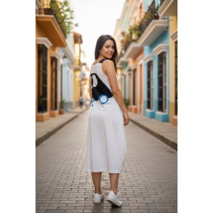 Φόρεμα midi balloon,  με τζιν τιράντες, χρώμα λευκό ή μαύρο , στρόγγυλη λαιμόκοψη, μήκος 112εκ από ώμο, Βαμβάκι 100%, με Σχέδιο που διακοσμεί την πλάτη του φορέματος  το αυτοκίνητο