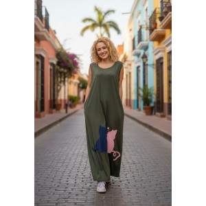 Φόρεμα μακρύ , μήκος από τον ώμο 135εκ., με τσέπες εσωτερικές, στρόγγυλη λαιμόκοψη, άνετο και δροσερό βαμβάκι 100%, αμάνικο, με σχέδιο τα Γατάκια