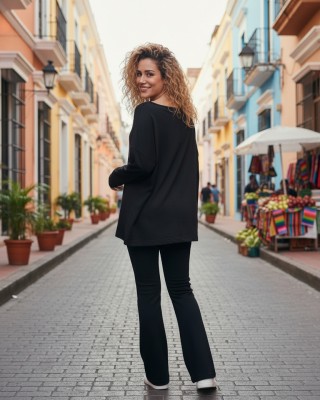 Mπλούζα Μαύρη με μακρύ μανίκι, με λαιμόκοψη χαμόγελο , ύφασμα μπλούζας βαμβάκι 95% ελαστάν 5%, μήκος 65εκ., με Σχέδιο  Τζην Μαργαρίτα