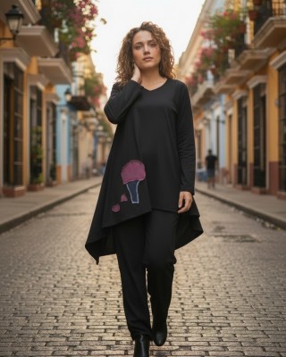 Mπλουζοφόρεμα Ασύμμετρο, με ουρά,  μακρύ μανίκι, στρόγγυλη λαιμόκοψη, μήκος 70εκ μπροστινό μέρος και πίσω μέρος 80εκ., Βαμβάκι 95% ελαστάν 5%, με σχέδιο  Σπιτάκι με Δέντρο