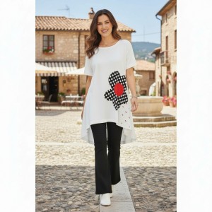 Mπλουζοφόρεμα σε χρώμα λευκό ή μαύρο , με κοντό μανίκι, σύνθεση υφάσματος βαμβάκι 100%, μήκος από ώμο μπροστινό μέρος 80εκ. και πίσω μέρος 90εκ.   με σχέδιο  πουά Μαργαρίτα  με υπέροχες λεπτομέρειες 