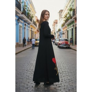 Φόρεμα μαύρο Μακρύ, με κουκούλα , μακρύ μανίκι, βαμβάκι95% ελαστάν5% , μήκος 135εκ., με σχέδιο  3 μπαλόνια κόκκινες καρδιές 