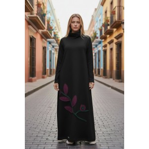 Φόρεμα Μακρύ, με λαιμό σε χρώμα μαύρο , μακρύ μανίκι, βαμβάκι95% ελαστάν , μήκος 135εκ., με σχέδιο τα μωβ λουλούδια 