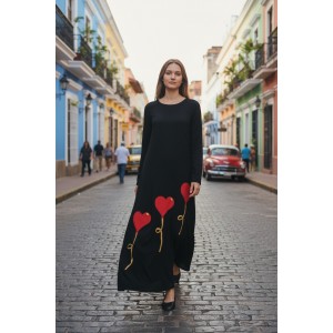 Φόρεμα μαύρο Μακρύ, με κουκούλα , μακρύ μανίκι, βαμβάκι95% ελαστάν5% , μήκος 135εκ., με σχέδιο  3 μπαλόνια κόκκινες καρδιές 