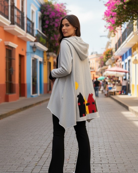 Πανωφόρι Midi, σε χρώμα γκρι ανοιχτό, ασύμμετρο, μήκος 100εκ, σε στυλ κάπας με μανίκι, Χειροποίητο με αγάπη, με Κουκούλα, Άνετο ζεστό, Φούτερ με χνούδι, με πλαϊνές τσέπες, ΧΩΡΙΣ φερμουάρ, σχέδιο Σπιτάκια πολύχρωμα