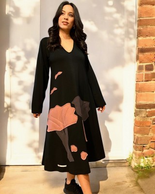  Άλφα γραμμή, Φόρεμα midi,V λαιμόκοψη, με μακρύ μανίκι, μήκος 110εκ Βαμβάκι 95% με ελασταν 5%Υπέροχα Χαμόγελα