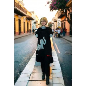 Mπλουζοφόρεμα Ασύμμετρο μα΄ύρο , με λαιμό, μήκος 70εκ μπροστινό μέρος και πίσω μέρος 80εκ., με μακρύ μανίκι,  Βαμβάκι 95% ελαστάν 5%, με σχέδιο Ελεφαντάκος