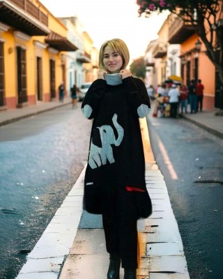 Mπλουζοφόρεμα Ασύμμετρο μα΄ύρο , με λαιμό, μήκος 70εκ μπροστινό μέρος και πίσω μέρος 80εκ., με μακρύ μανίκι,  Βαμβάκι 95% ελαστάν 5%, με σχέδιο Ελεφαντάκος