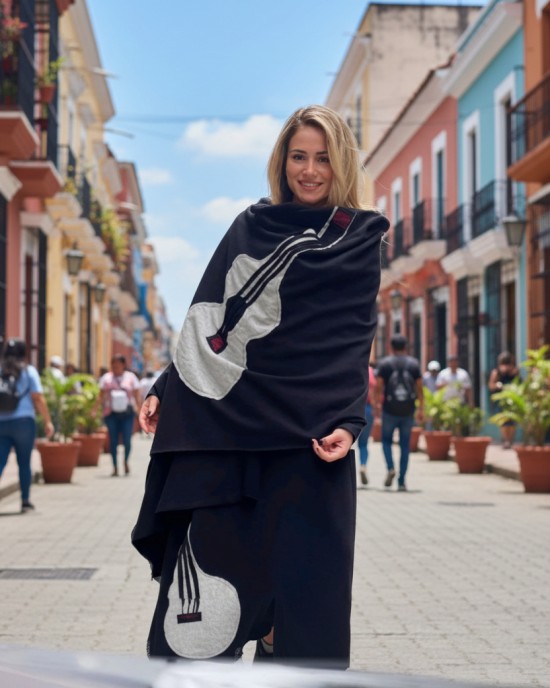 ΕΣΑΡΠΑ σε μαύρο, Φούτερ βαμβάκι 100% με χνούδι , σχέδιο ¨Μελωδική κιθάρα"