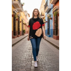 Mπλούζα με κοντό μανίκι, μαύρη ή μπλε σκούρη, με λαιμό χαλαρό  ντραπέ, ρεγκλάν μανίκι , ύφασμα μπλούζας βαμβάκι 100%, μήκος από ώμο 65εκ., με σχέδιο φύλλα πολύχρωμα