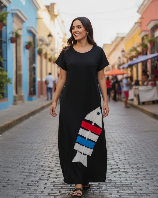 Μακρύ μαύρο φόρεμα, με κοντό μανίκι, στρόγγυλη λαιμόκοψη, Βαμβάκι 100%, με σχέδιο ψάρι και άνοιγμα στην πλάτη