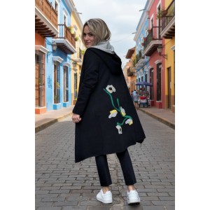 Πανωφόρι Midi, μαύρο ασύμμετρο, σε στυλ κάπας με μανίκι, με Κουκούλα, το εσωτερικό της κουκούλας είναι σε χρώμα γκρι ανοιχτό , Άνετο ζεστό, Φούτερ με χνούδι, με πλαϊνές τσέπες, ΧΩΡΙΣ φερμουάρ, σχέδιο Λουλουδένιο