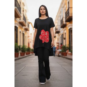 Mπλουζοφόρεμα ασύμμετρο, λευκό ή μαύρο.με κοντό μανίκι, βαμβάκι 100%, με φλοράλ ουρ΄΄α στο πίσω μέρος, μήκος από ώμο μπροστά 80εκ. και 90εκ. με σχέδιο φλοράλ