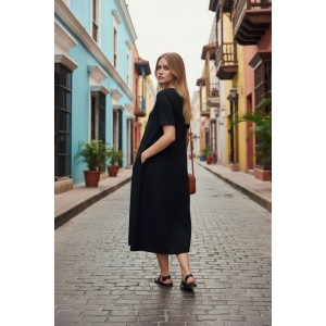 Φόρεμα midi άλφα γραμμή με τσέπες εσωτερικές, χρώμα μαύρο ή μπλε σκούρο , V λαιμόκοψη, με κοντό μανίκι, μήκος 115εκ από ώμο, Βαμβάκι 100%, Σχέδιο πολύχρωμα λουλούδια