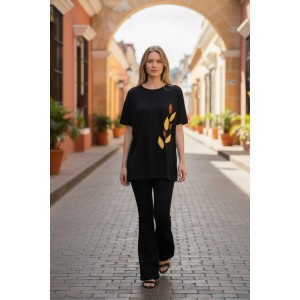 Mπλούζα μαύρη, με κοντό μανίκι, χαμόγελο λαιμόκοψη, ύφασμα μπλούζας βαμβάκι 100%, μήκος από ώμο 70εκ., με σχέδιο φυλλαράκια