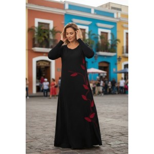 Μακρύ μαύρο φόρεμα. μακρύ μανίκι, Minimal μπροστά, μοναδικό στο πλάι. Μακρύ μαύρο φόρεμα με κόκκινο σχέδιο φύλλων που δίνει χαρακτήρα και κομψότητα σε κάθε εμφάνιση.Βαμβάκι 100% Μήκος από ώμο 135εκ.