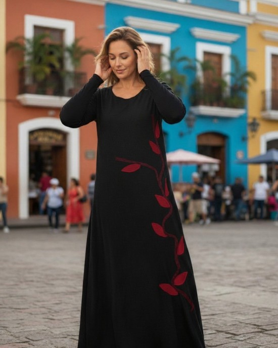 Μακρύ μαύρο φόρεμα. μακρύ μανίκι, Minimal μπροστά, μοναδικό στο πλάι. Μακρύ μαύρο φόρεμα με κόκκινο σχέδιο φύλλων που δίνει χαρακτήρα και κομψότητα σε κάθε εμφάνιση.Βαμβάκι 100% Μήκος από ώμο 135εκ.