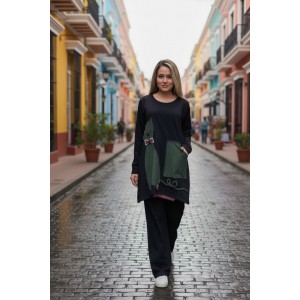 Μπλουζοφόρεμα μαύρο, με χακί τσέπη τσέπη, με στρόγγυλη λαιμόκοψη, βαμβάκι 95% ελασταν 5%,  μικρά πλαϊνά ανοίγματα στο τελείωμα, μήκος 70εκ. ,με σχέδιο  Γάτα σε χρώμα χακί 