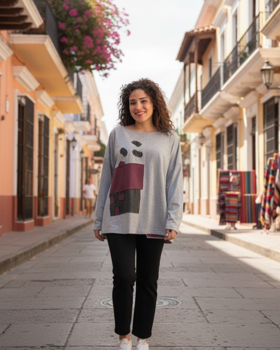 Μπλούζα, σε χρώμα γκρι ανοιχτό, Βαμβάκι 95% ελαστάν 5%, μακρύ μανίκι, , μήκος από ώμο 65εκ., με λαιμόκοψη χαμόγελο, Σχέδιο το σπιτάκι 