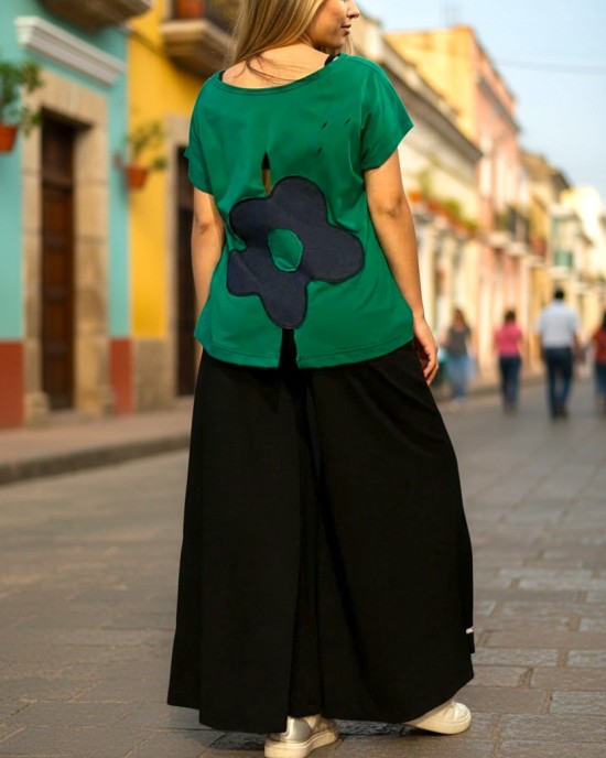 Mπλούζα  με κοντό μανίκι, χαμόγελο λαιμόκοψη, ύφασμα μπλούζας βαμβάκι 100%, μήκος από ώμο 65εκ., άνοιγμα στην πλάτη,με σχέδιοTζίν Μαργαρίτα