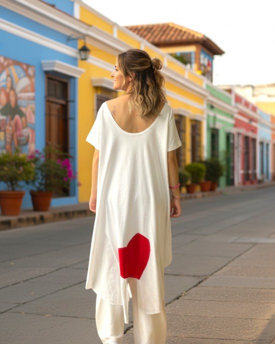 Mπλουζοφόρεμα ασύμμετρο, Μήκος μπλούζας από τον ώμο το μπροστινό μέρος 70 εκ. και το πίσω μέρος 100εκ.,  με κοντό μανίκι βαμβάκι 100% με σχέδιο  κόκκινη καρδιά 