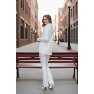 Άσπρη Μπλούζα, μακρύ άνετο ρεγκλάν Μανίκι, ντραπέ λαιμό, Μήκος 65εκ. από ώμο, ύφασμα interlock ΄σύνθεση βαμβάκι100% , Σχέδιο τζιν καρδιά 