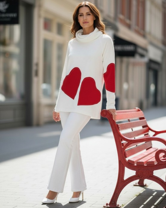 Άσπρη Μπλούζα, μακρύ άνετο ρεγκλάν Μανίκι, ντραπέ λαιμό, Μήκος 65εκ. από ώμο, ύφασμα interlock ΄σύνθεση βαμβάκι100% , Σχέδιο κόκκινες  καρδιές
