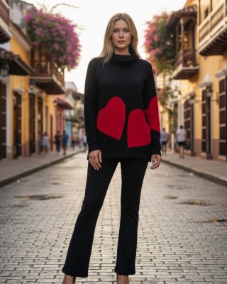 Άσπρη Μπλούζα, μακρύ άνετο ρεγκλάν Μανίκι, ντραπέ λαιμό, Μήκος 65εκ. από ώμο, ύφασμα interlock ΄σύνθεση βαμβάκι100% , Σχέδιο κόκκινες  καρδιές