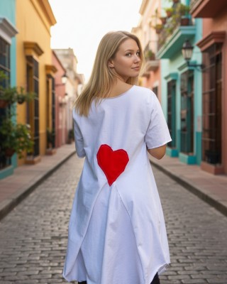 Mπλουζοφόρεμα ασύμμετρο, Μήκος από τον ώμο  80εκ μπροστινό μέρος και το πίσω μέρος 90εκ. με κοντό μανίκι βαμβάκι 100% με ουρά  με σχέδιο Κόκκινη Καρδιά 