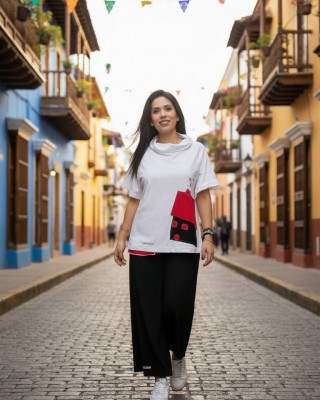 Mπλούζα  με κοντό ρεγκλάν  μανίκι, ντραπέ λαιμό, ύφασμα μπλούζας βαμβάκι 100%, μήκος από ώμο 65εκ., με σχέδιο  Σπίτι μου