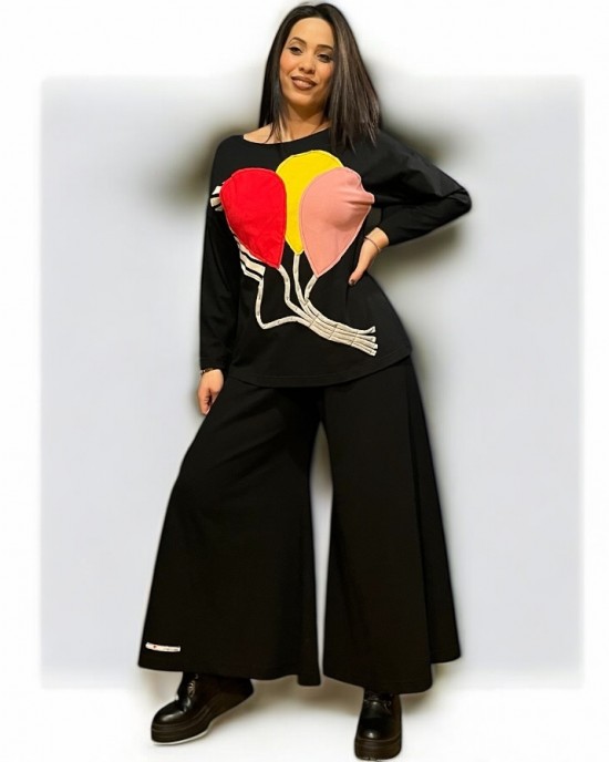 Παντελόνα  CROP, σύνθεση υφάσματος Βαμβάκι 100%, μήκος λίγο πιο πάνω από τον αστράγαλο,  μαύρη σε Α γραμμή με μπάσκα στην Μέση 