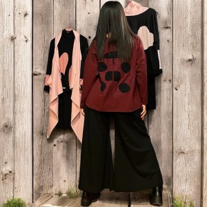 Παντελόνα  CROP, σύνθεση υφάσματος Βαμβάκι 100%, μήκος λίγο πιο πάνω από τον αστράγαλο,  μαύρη σε Α γραμμή με μπάσκα στην Μέση 