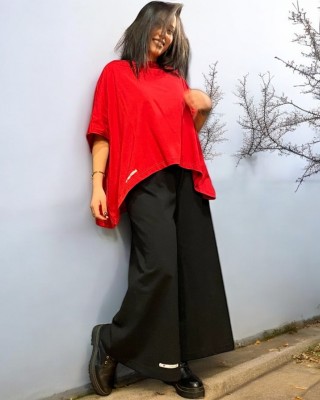 -30% ΠΡΟΣΦΟΡΑ Καλοκαιρινή  Σύνολο 2 τεμαχίων Πόντσο Κόκκινο και  Παντελόνα crop μαύρη με μήκος πάνω από τον αστράγαλο , σύνθεση υφάσματος βαμβάκι 100%